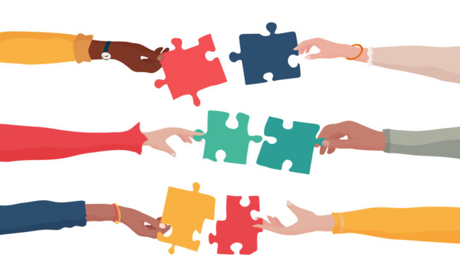 mains_puzzle_couleurs_compare